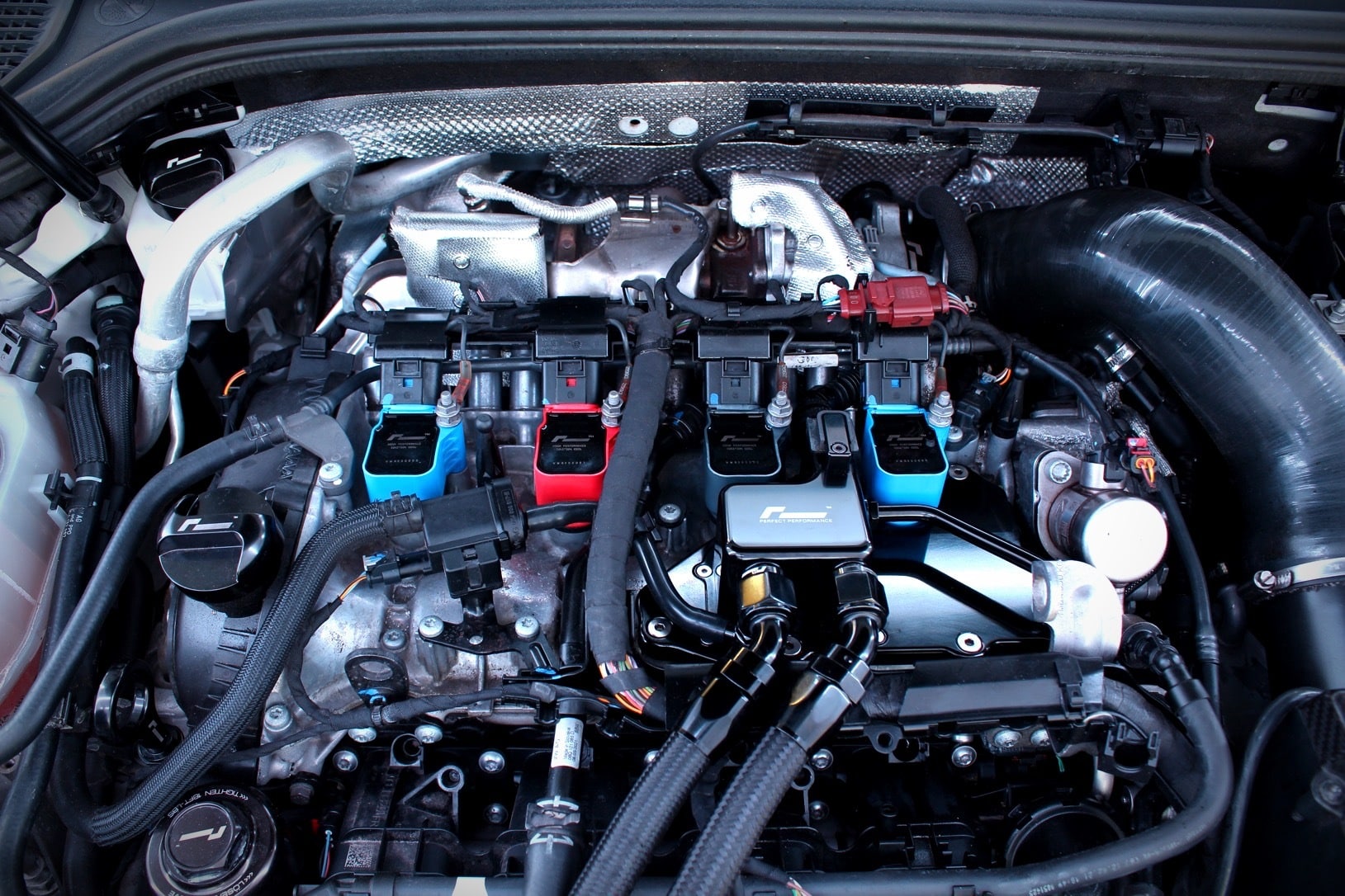 Bobines d’allumage Racingline à haut rendement pour tous les groupes VW MQB evo/MQB 2.0 TSI, 1.8 TSI, 2.5 TFSI ,4.0 V8 TFSI -VWR900000 – BLEU I VWR900001 – ROUGE I VWR900002 – GRIS — image 2