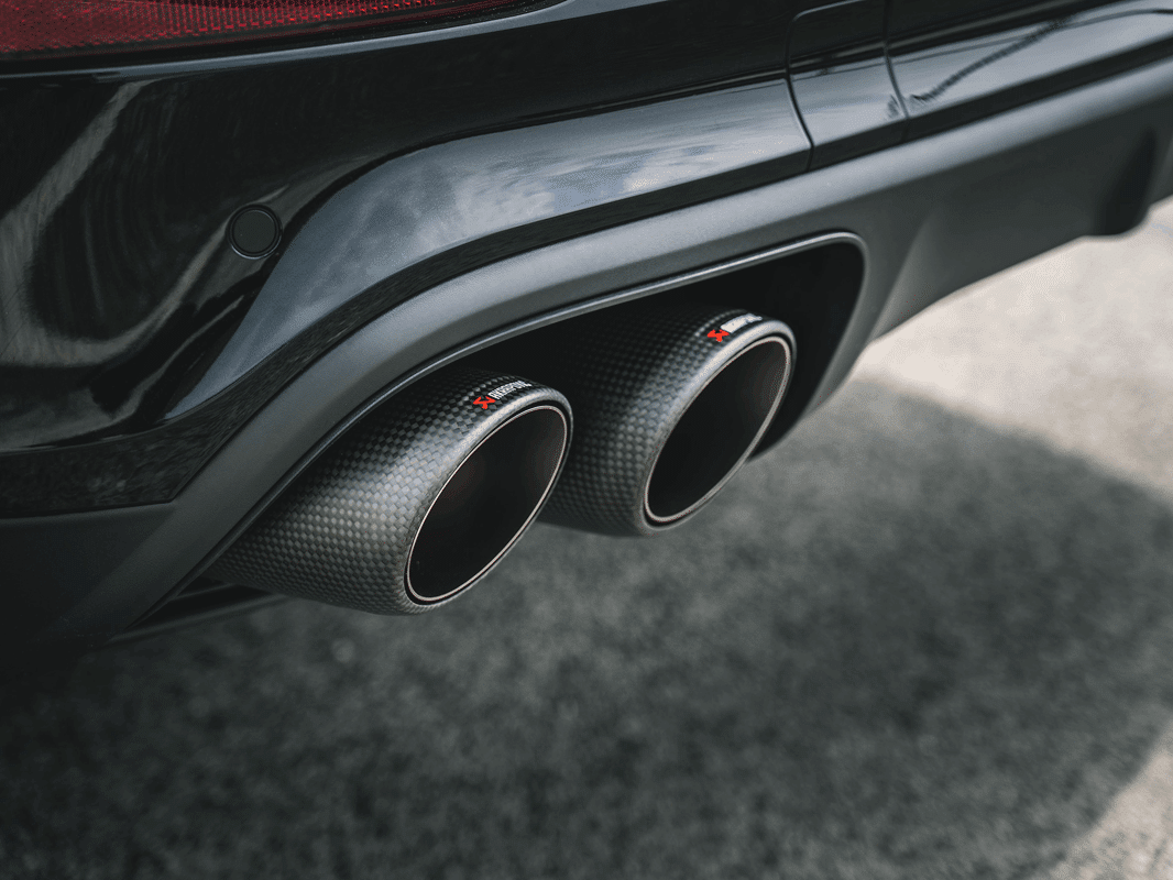 Ensemble d’embouts d’échappement titane/carbone Akrapovic pour Porsche Cayenne Turbo SE-Hybride / Coupé et Cayenne /Turbo / Coupé / GTS (536) — image 2
