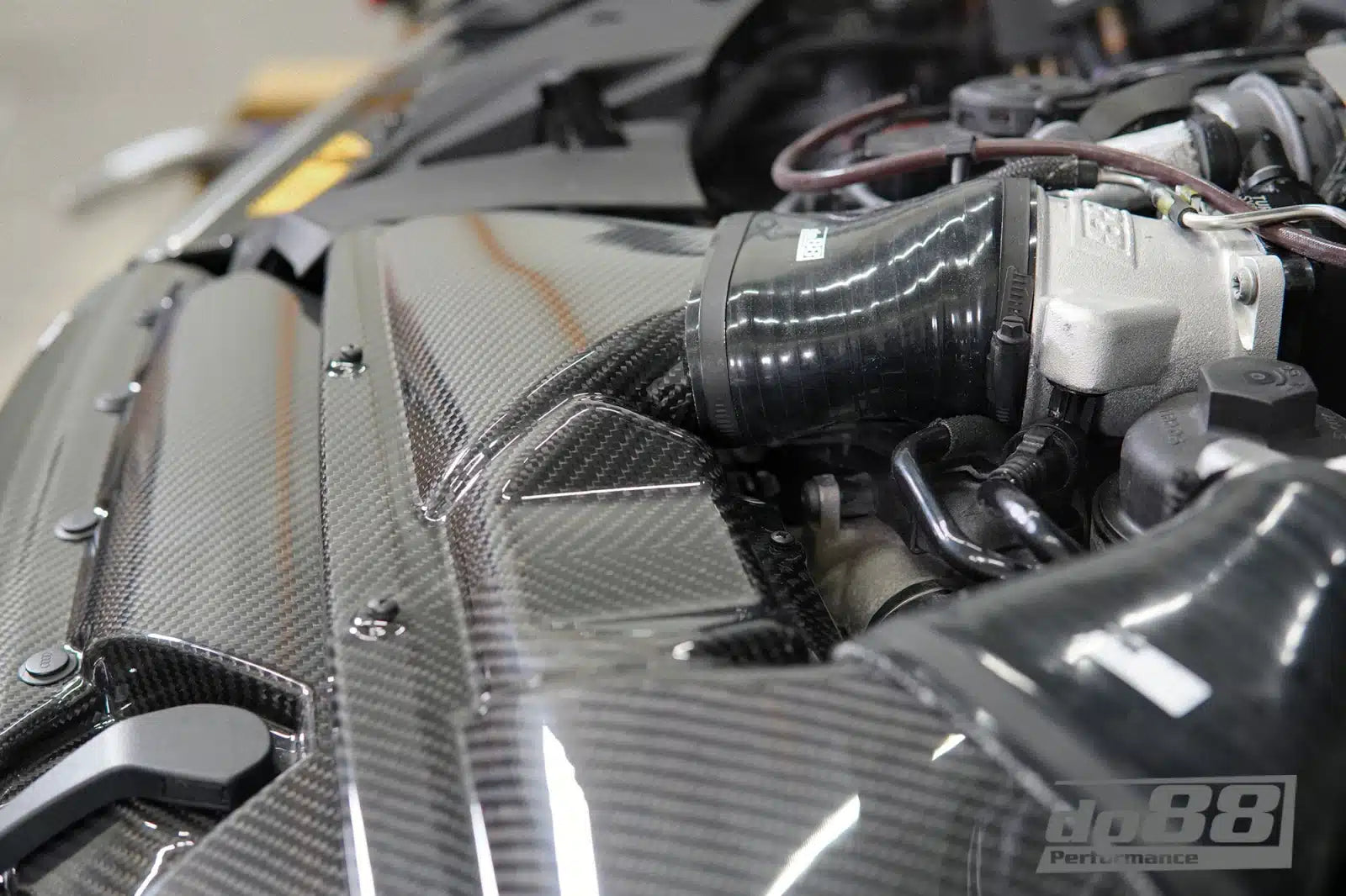 Système d’admission carbone DO88 pour Audi RS6 / RS7 C8 — image 10