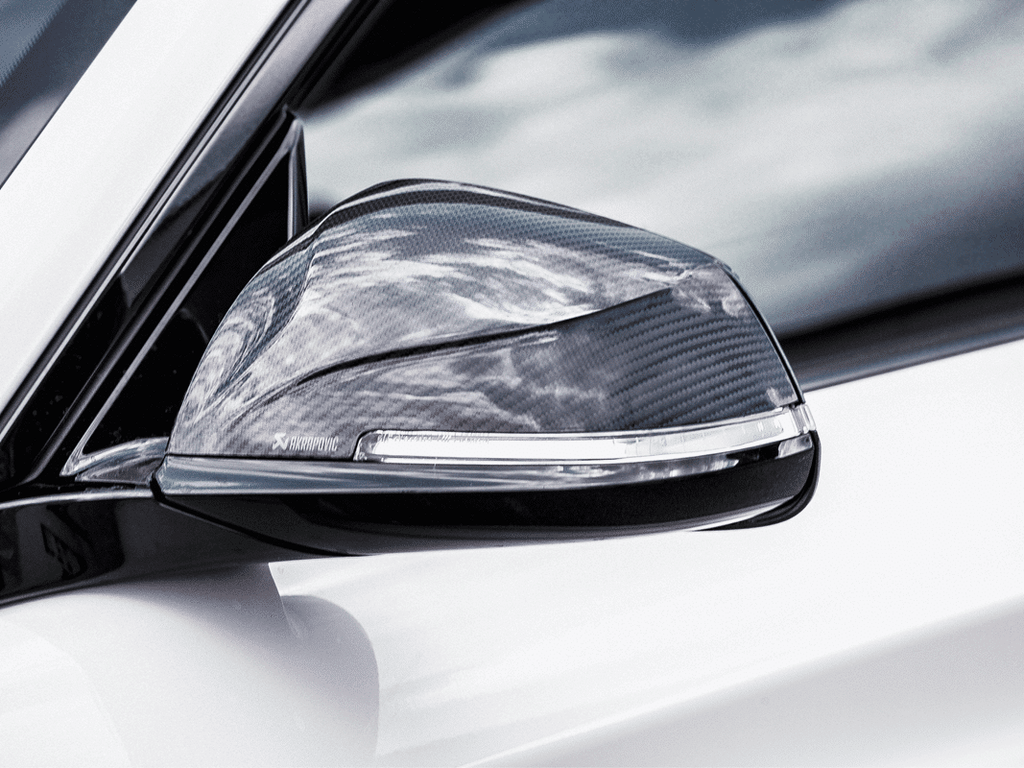 Ensemble de coques de rétroviseurs carbone Akrapovic pour BMW F20/21 et F87 M2 moteur N55 — image 1