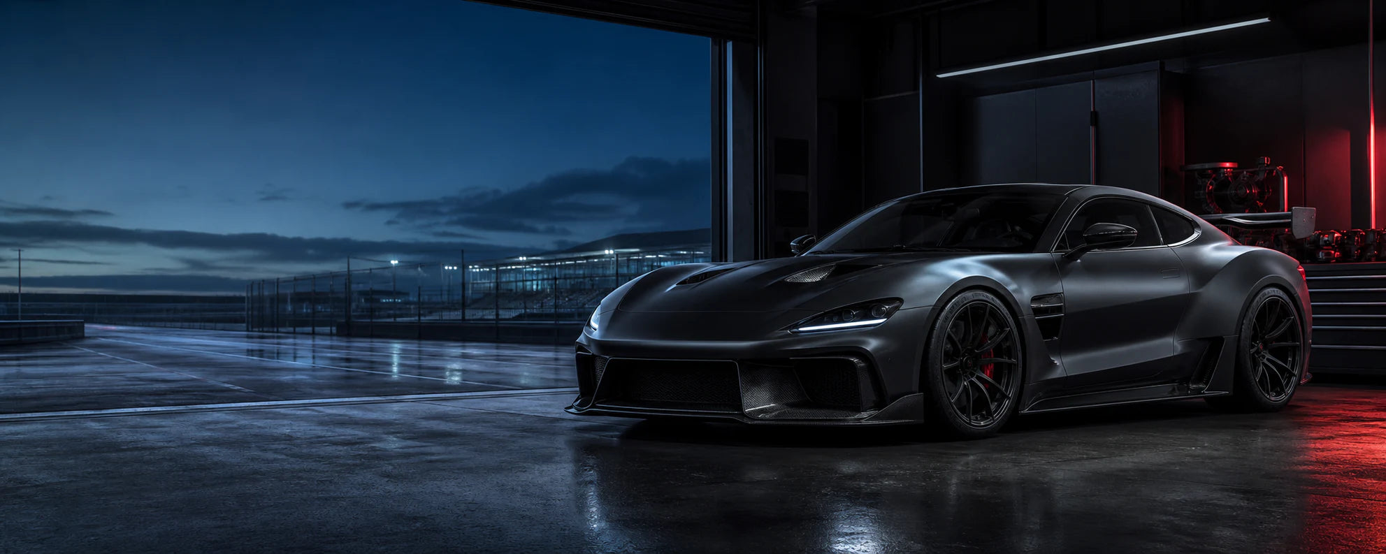 Coupé performance dans un atelier sombre — univers Auto Run Perf